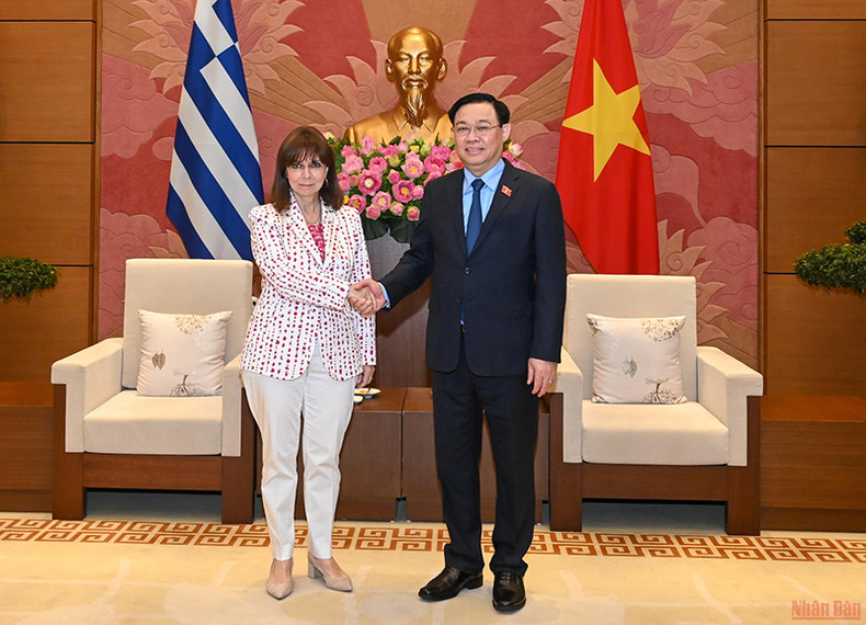 越南国会主席王廷惠会见希腊总统卡特里娜·萨克拉罗普卢(组图) ảnh 2 越南国会主席王廷惠会见希腊总统卡特里娜·萨克拉罗普卢(组图) ảnh 2