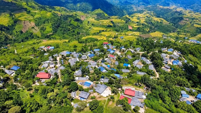 劳寨1号村全景。