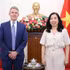 越南外交部副部长黎氏秋姮会见美国有线电视新闻网执行副总裁菲尔·尼尔森。（图片来源：dangcongsan.org.vn）