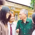 “和平年代的故事”项目成员在顺城伤残军人疗养中心聆听伤残军人杜登奎的故事。
