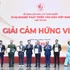 越共中央委员、政府副总理梅文正和越共中央委员、文化体育与旅游部部长阮文雄向优秀集体和个人颁发“越南灵感”奖。《人民报》社荣获“越南灵感”奖特别奖。