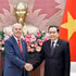 6月18日下午，越南国会主席陈青敏在国会大厦会见了来越履新的加拿大驻越南大使吉姆·尼克尔。（图片来源：越通社）