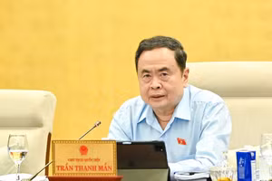 国会主席陈青敏。