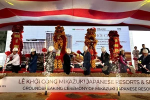 三日月日式度假村与温泉项目二期动工仪式。