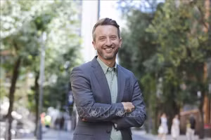 澳大利亚皇家墨尔本理工大学（RMIT University）负责国际事务的副校长莱顿·派克。（图片来源：越通社）