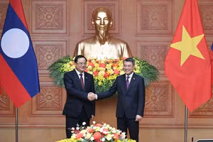越南政府总理黎明兴和老挝总理宋赛·西潘敦。