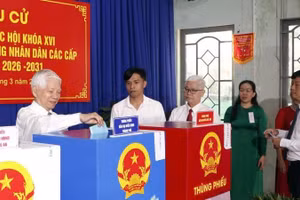 愿国家主席阮明哲和各位代表在胡志明市第26号投票区行驶公民权利。