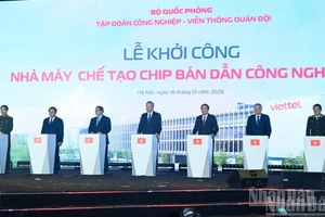 苏林总书记、范明正总理和党、国家领导参加高科技半导体芯片制造厂奠基仪式。