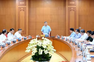 苏林总书记、国家主席主持会议。