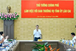 黎明兴总理主持会议。