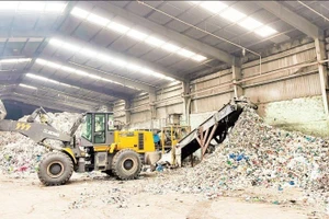 广宁省蓝石水泥厂原材料废料储存处。