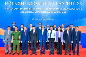 与会代表合影。（图片来源：越通社）