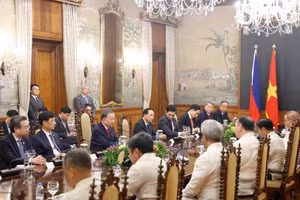 会谈场景。