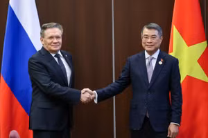 政府总理黎明兴会见俄罗斯国家原子能公司总裁阿列克谢·利哈切夫。（图片来源：VGP）