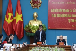 胡志明共青团中央第一书记、国家选举委员会委员裴光辉发表讲话。