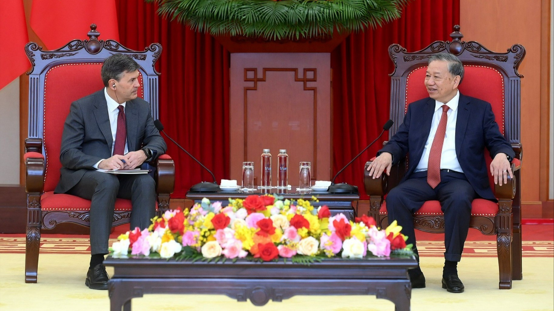 越共中央总书记苏林会见俄罗斯总统国民经济与公共管理学院院长阿列克谢·科米萨罗夫【组图】