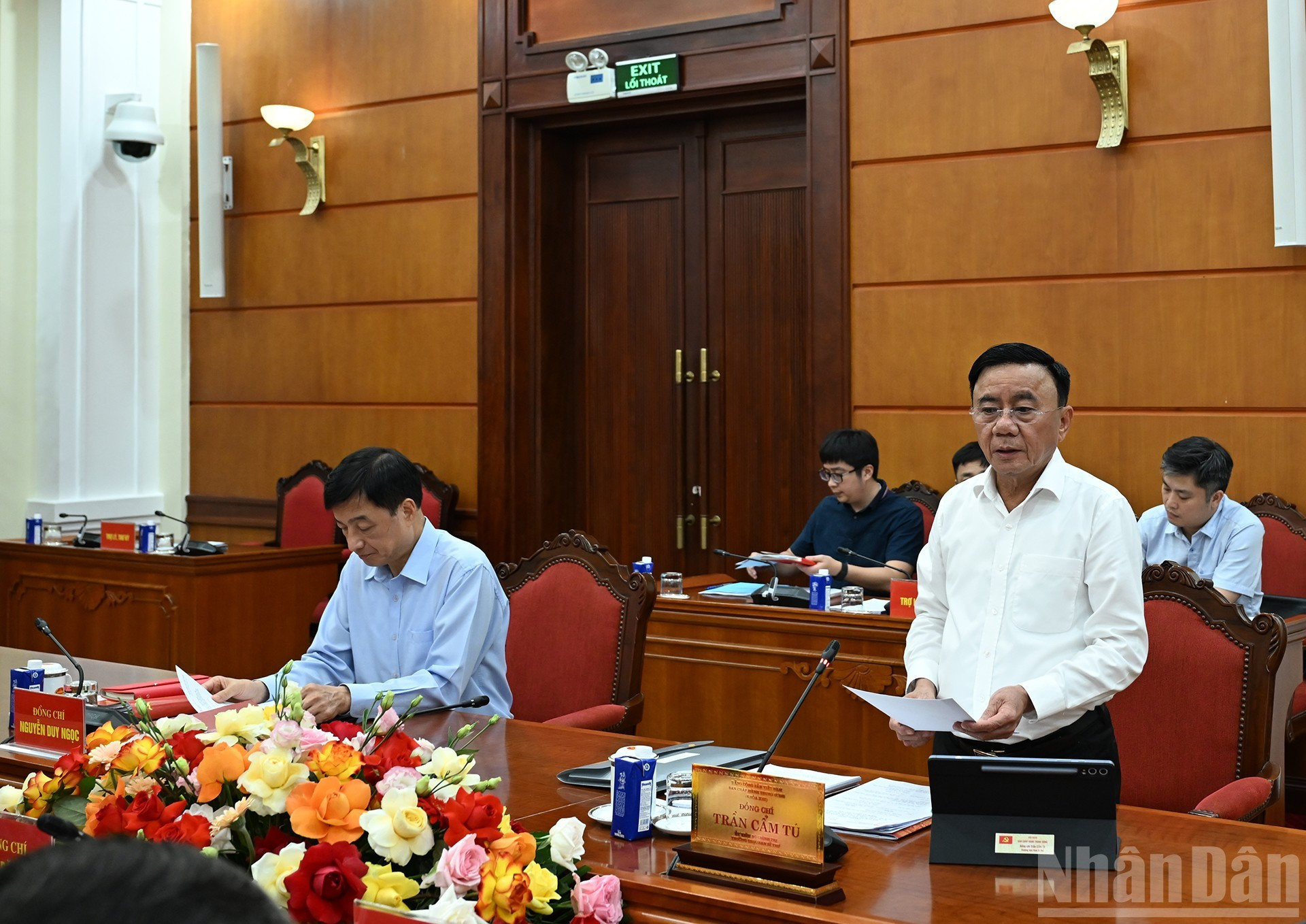 中央书记处常务书记陈锦绣与太原省委常委会举行工作会议并致开幕词。 06-4370.jpg