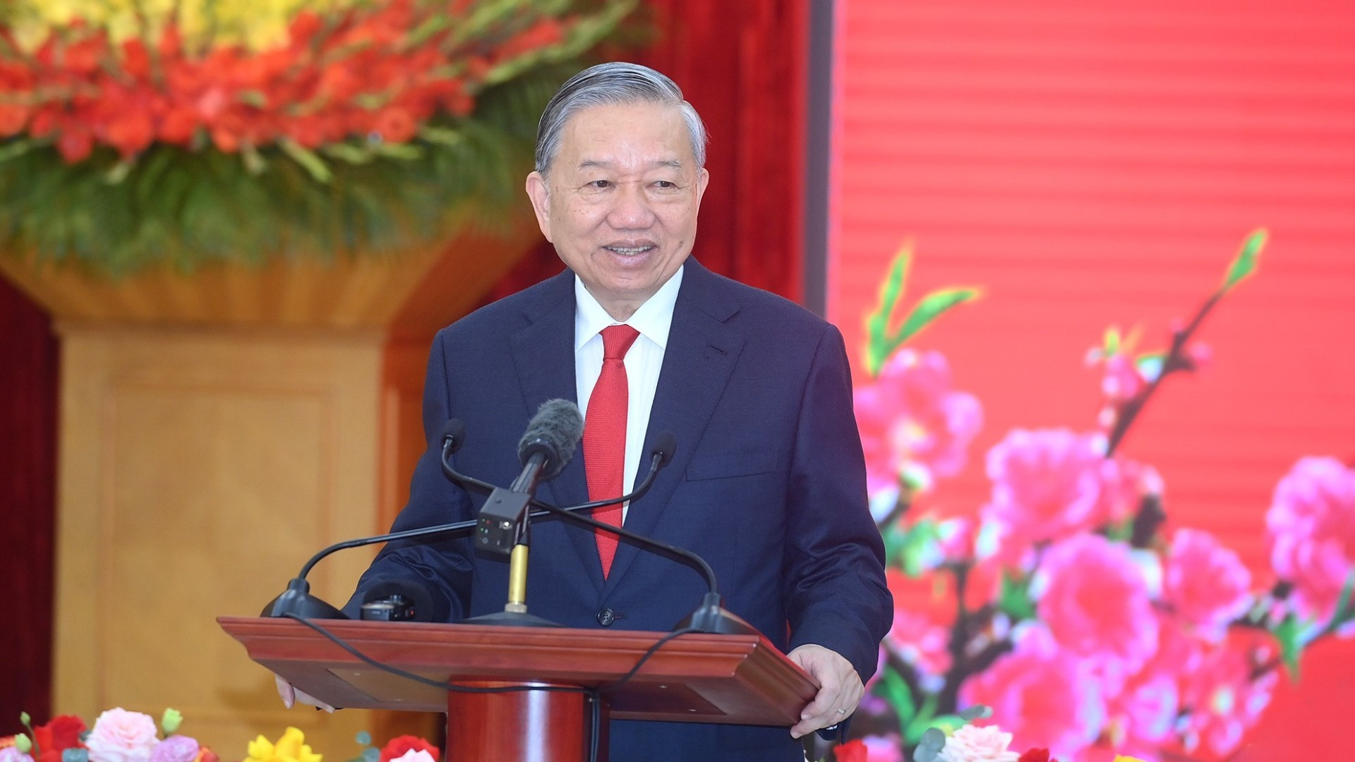 越共中央总书记苏林会见越共中央办公厅干部、职员 致以新春祝福【组图】