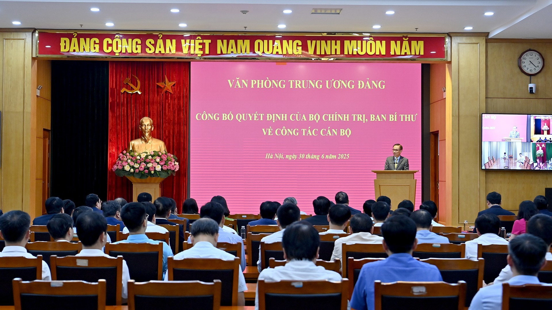 越共中央办公厅公布越共中央政治局、中央书记处关于人事工作的决定。 03-8456.jpg