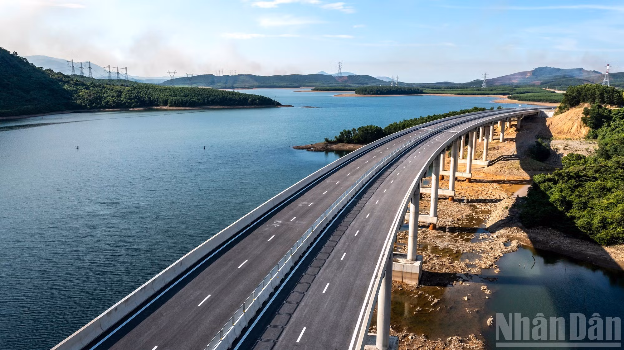 永昂-邦高速公路通车前景色宜人【组图】