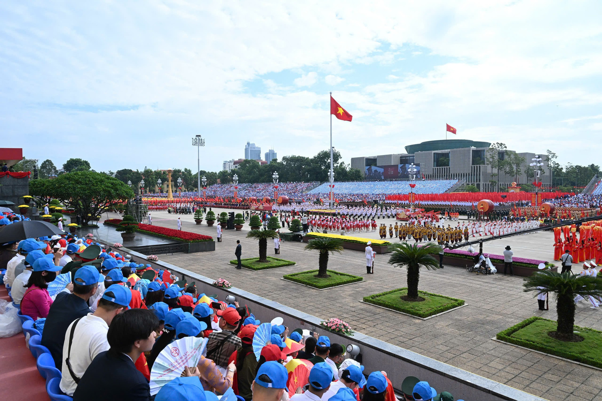 庆祝国庆80周年阅兵与游行总彩排在巴亭广场上隆重举行【组图】