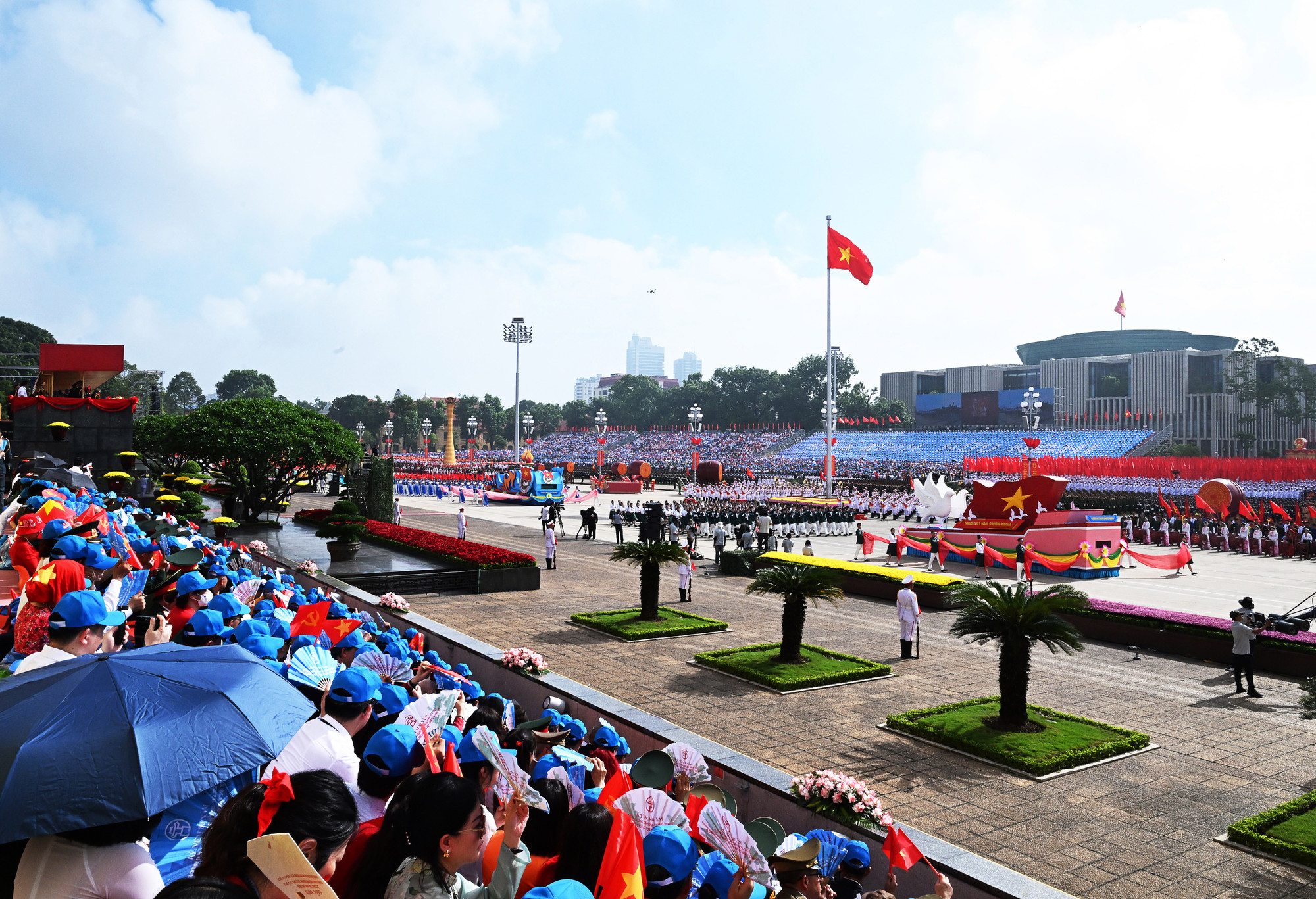 越南国庆80周年：阅兵、游行仪式在巴亭广场上热闹非凡【组图】