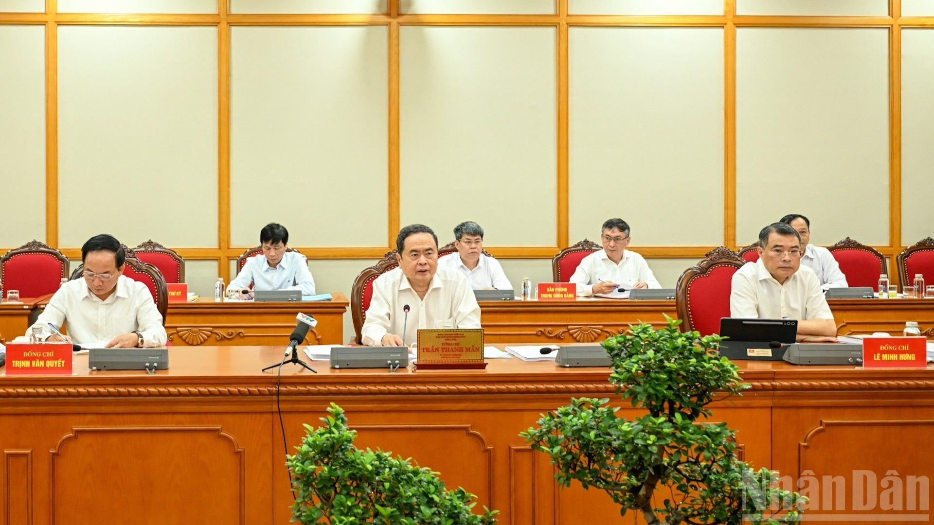越共中央政治局同庆和省委常委会、义安省委常委会举行工作会议【组图】