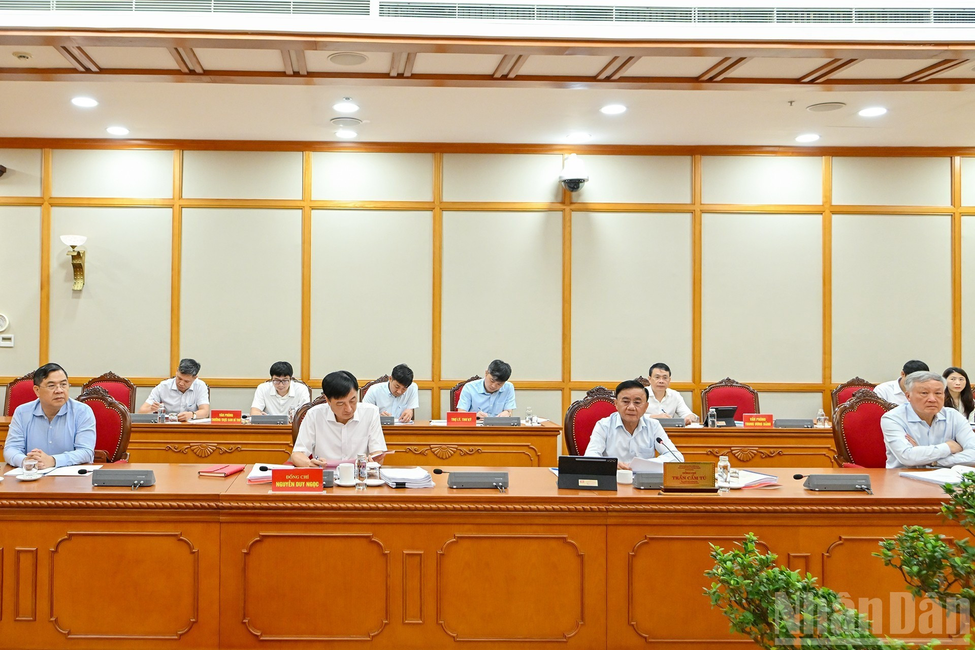 越共中央政治局与宁平省委常委会和得乐省委常委会举行工作会议【组图】