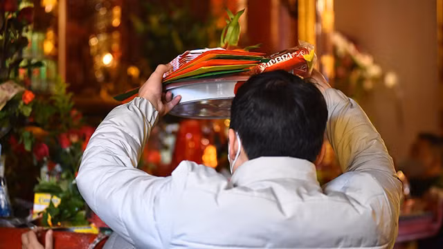 河内人正月十五出去烧香拜佛 祈求平安（组图） ảnh 7