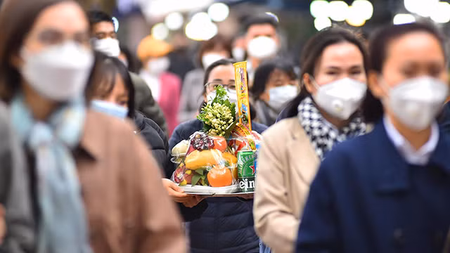 河内人正月十五出去烧香拜佛 祈求平安（组图） ảnh 4