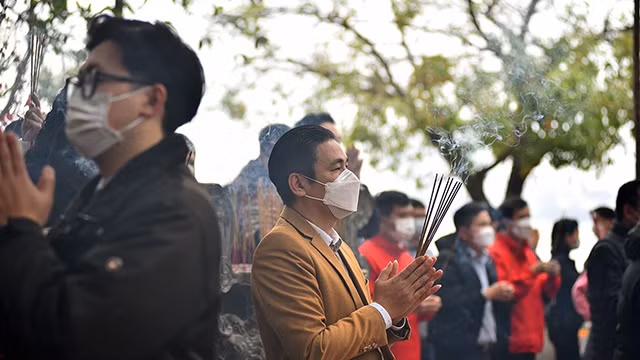 河内人正月十五出去烧香拜佛 祈求平安（组图） ảnh 5