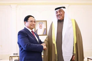 越南政府总理范明正会见科威特王储谢赫萨巴赫·哈立德·萨巴赫。（图片来源：VGP）