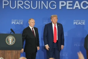 美国总统唐纳德·特朗普与俄罗斯总统弗拉基米尔·普京出席联合记者会。（图片来源：新华社）