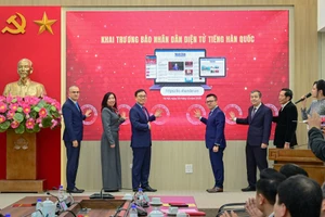 越南人民报网韩文版正式开通。