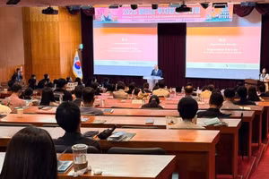 7月15日，在韩国首都首尔，兴安省人民委员会与越南工贸部贸易促进局、越南驻韩国大使馆、韩国贸易投资振兴公社（KOTRA）联合举办了兴安省投资与贸易促进会。