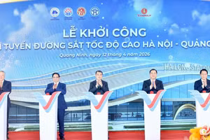 越南政府总理黎明兴与各位领导出席开工仪式。