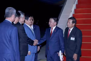 越共中央书记处常务书记陈锦秀抵达金边开始对柬埔寨王国进行正式访问。