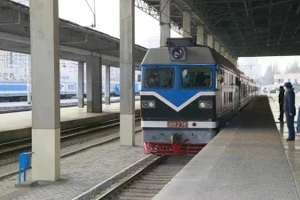 一列由5节车厢组成的客运列车于3月12日10时从中国边境城市丹东出发，于当日18时左右抵达朝鲜首都平壤。