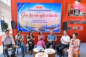 此次交流活动是《人民报》与海防市的特约撰稿人及文艺工作者们相聚、致谢的机会。
