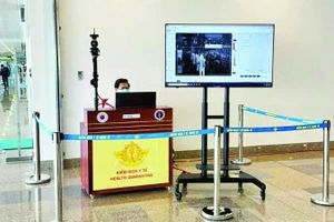 越南卫生部建议各地卫生部门在口岸加强监测，及时发现疑似感染尼帕病毒病例。（图片来源：维俊 摄）