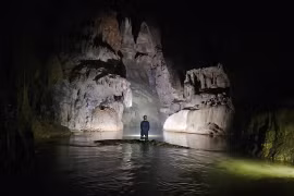  风芽-盖板国家公园新发现的洞穴。