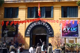 火炉监狱遗迹也实行免费开放，吸引了众多游客前来参观。（图片来源：越通社）