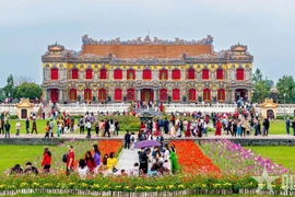 2026年第一季度，顺化市接待游客量和旅游收入继续保持强劲增长势头。