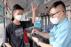 附图。