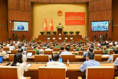 2026年7月1日，全国政治体制总体组织架构和三级政府模式运行一周年阶段性总结会议现场。