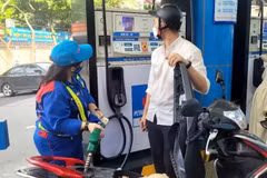 越南国内柴油价格自今日15时起大幅下调。