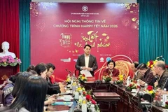 河内市旅游局副局长阮陈光在活动上介绍2026年“春节快乐”活动相关信息。（图片来源：越通社）