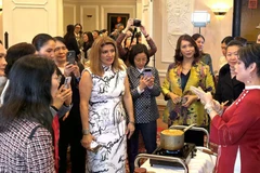 向美国外交界推广越南素食。（图片来源：越通社）