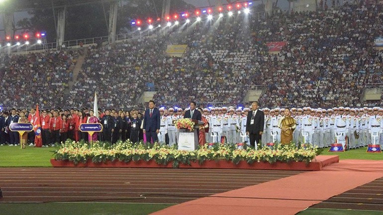 万象市市长、组委会主席介绍大会相关信息。