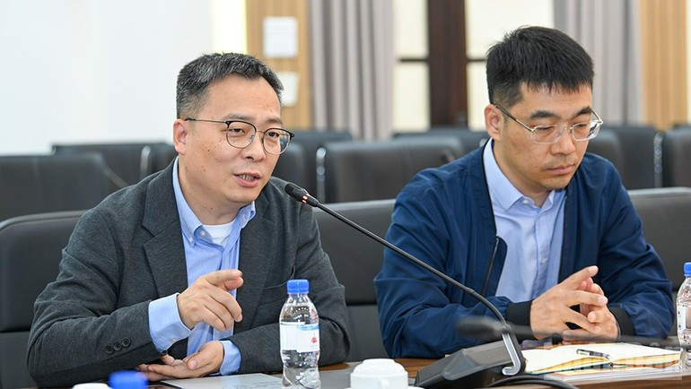 中国教育部国际传播联合研究院副院长黄典林先生在座谈会上发言。（图片来源：世代 摄）